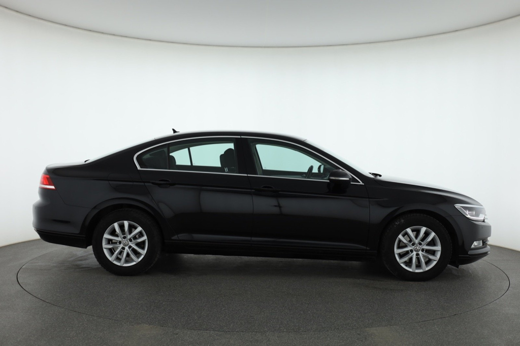 Volkswagen Passat 2019 2.0 TDI 105683km Comfortline