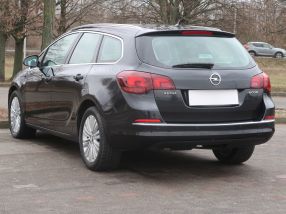 Opel Astra - 2014