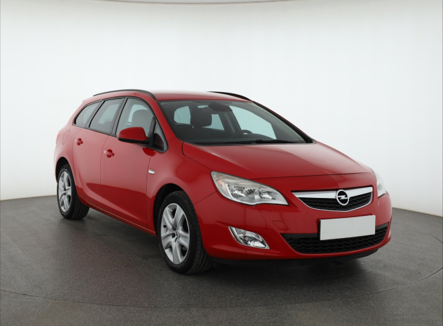 Opel Astra, 2011