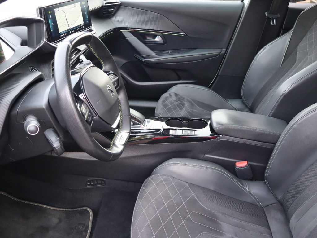 Peugeot e-208