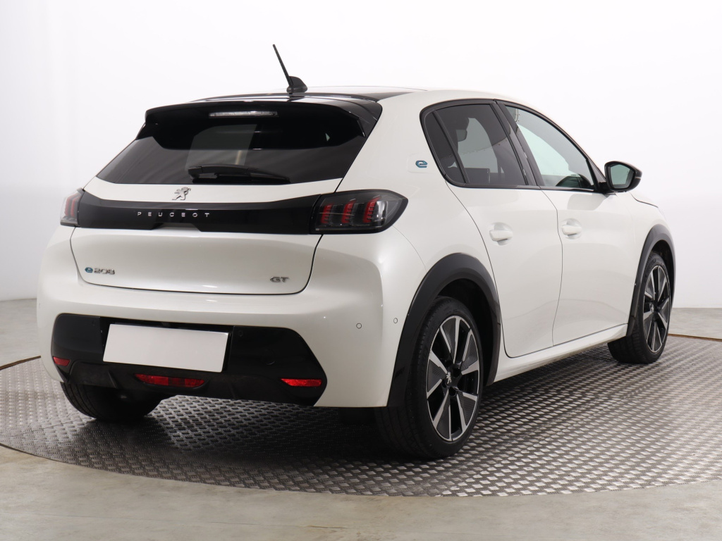 Peugeot e-208