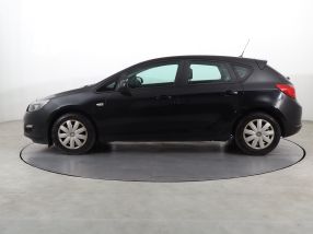 Opel Astra - 2013