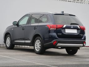 Mitsubishi Outlander - 2016