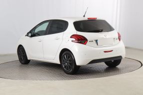 Peugeot 208 - 2016