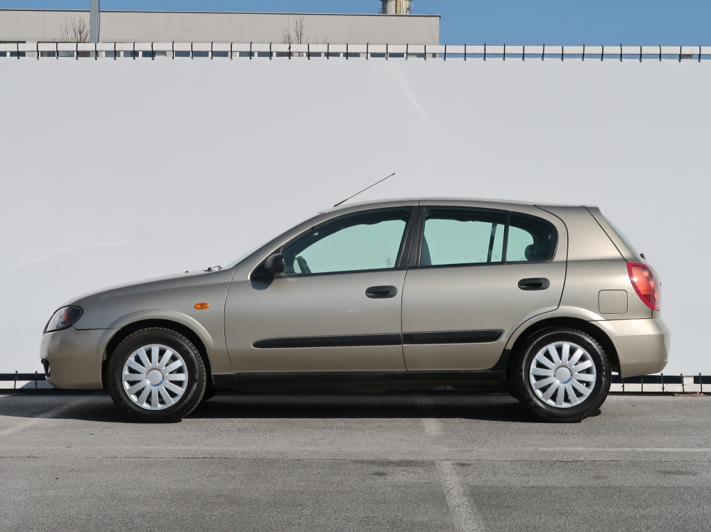 Nissan Almera