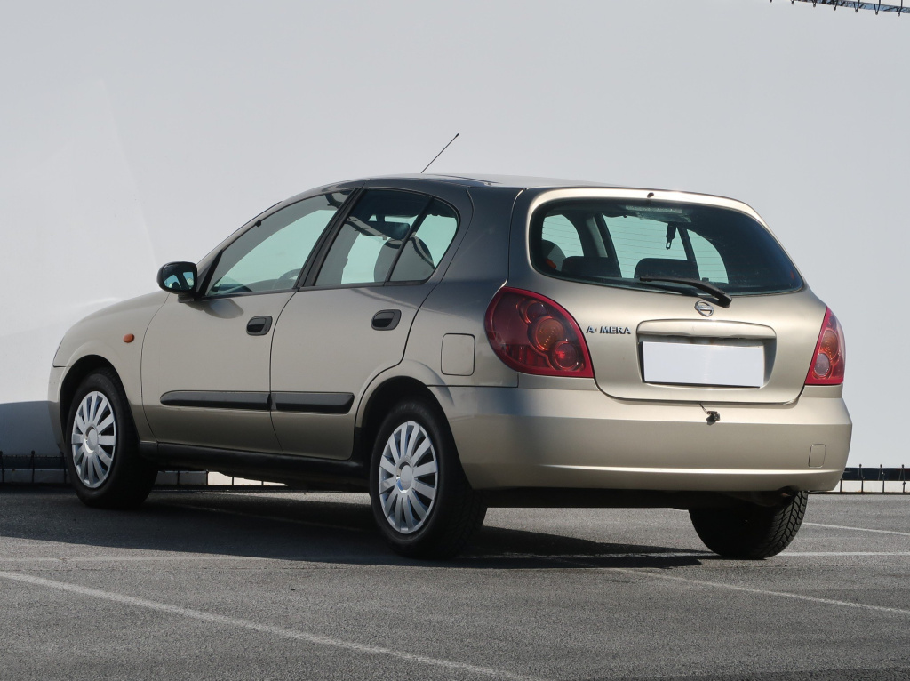 Nissan Almera