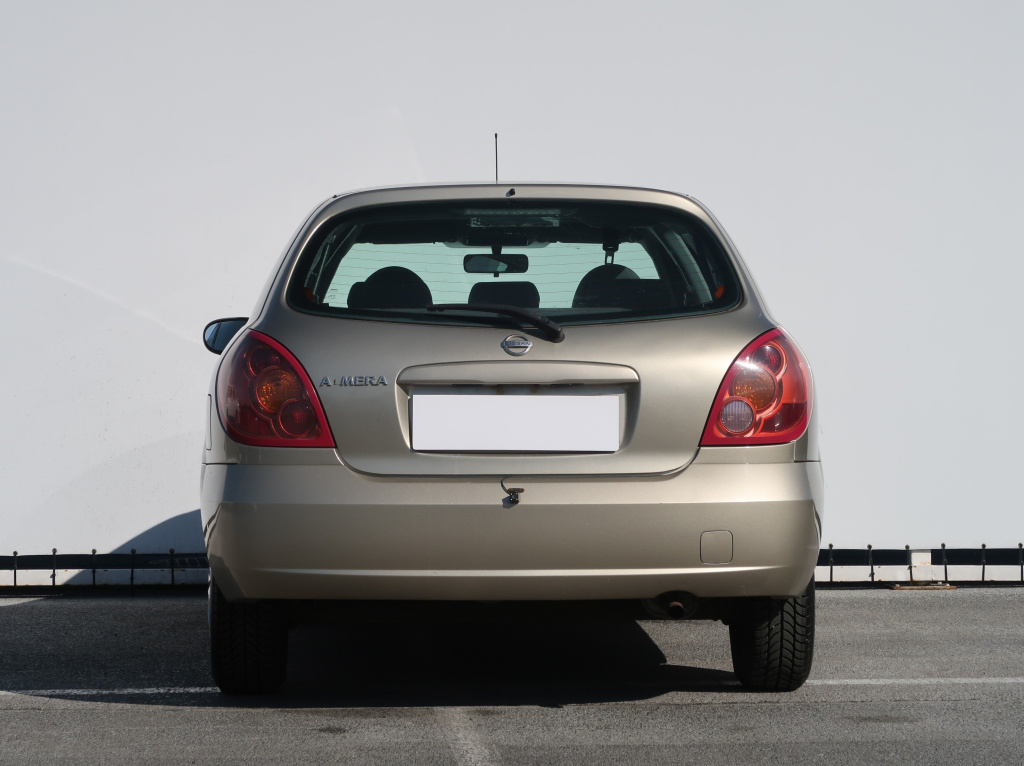 Nissan Almera