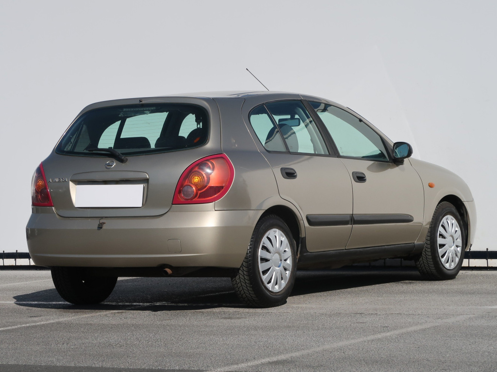 Nissan Almera