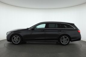 Mercedes-Benz E - 2021