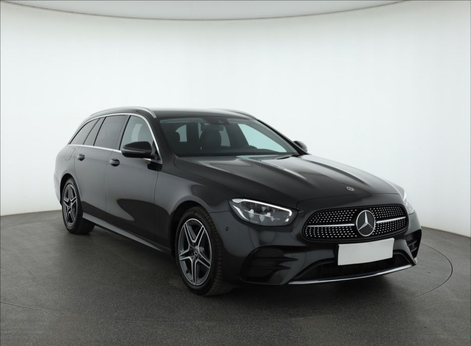 Mercedes-Benz E - 2021