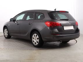 Opel Astra - 2011