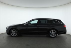 Mercedes-Benz E - 2021