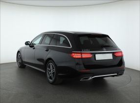 Mercedes-Benz E - 2021