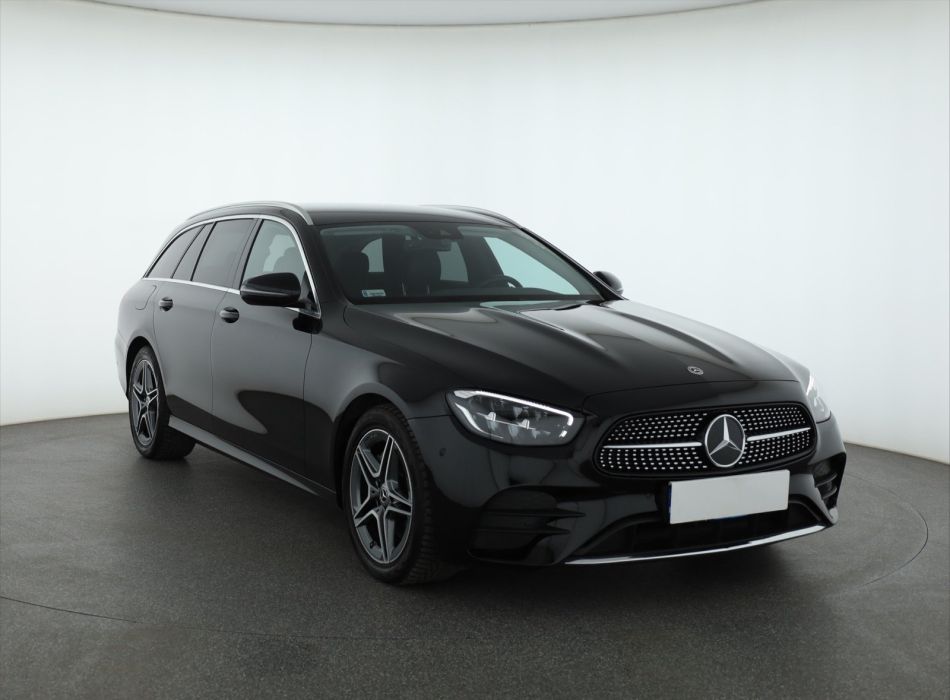Mercedes-Benz E - 2021