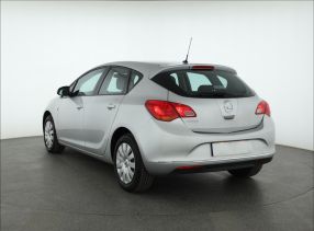 Opel Astra - 2013