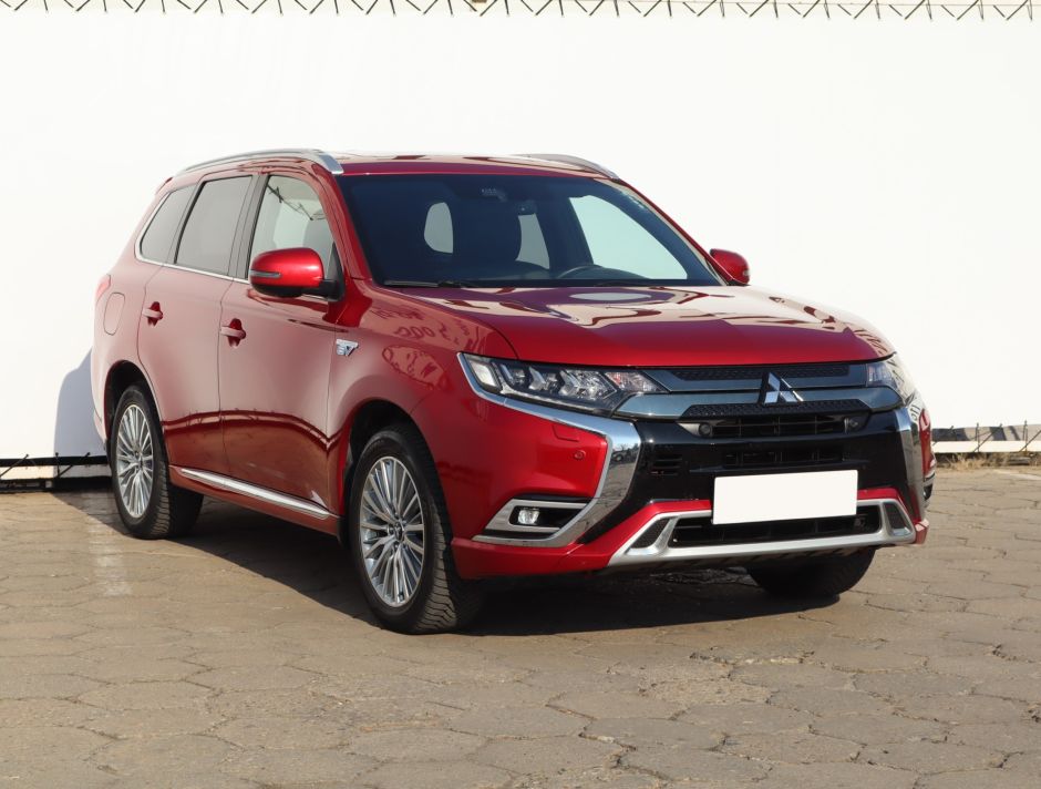 Mitsubishi Outlander - 2020