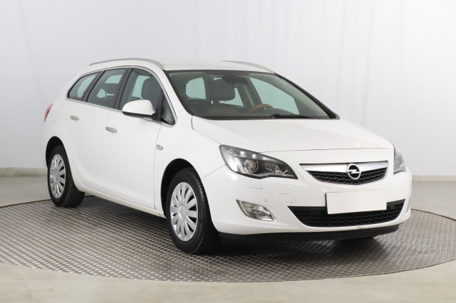 Opel Astra, 2011