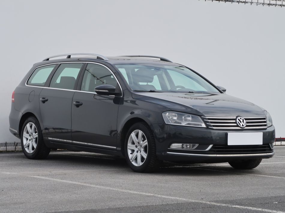 Volkswagen Passat - 2011