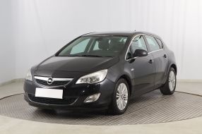 Opel Astra - 2011