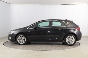 Opel Astra - 2011