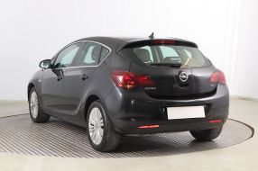 Opel Astra - 2011