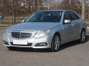 Mercedes-Benz E - 2009