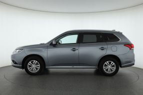 Mitsubishi Outlander - 2015