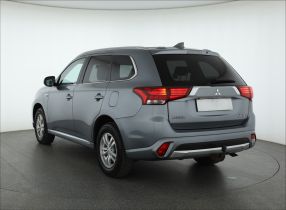 Mitsubishi Outlander - 2015