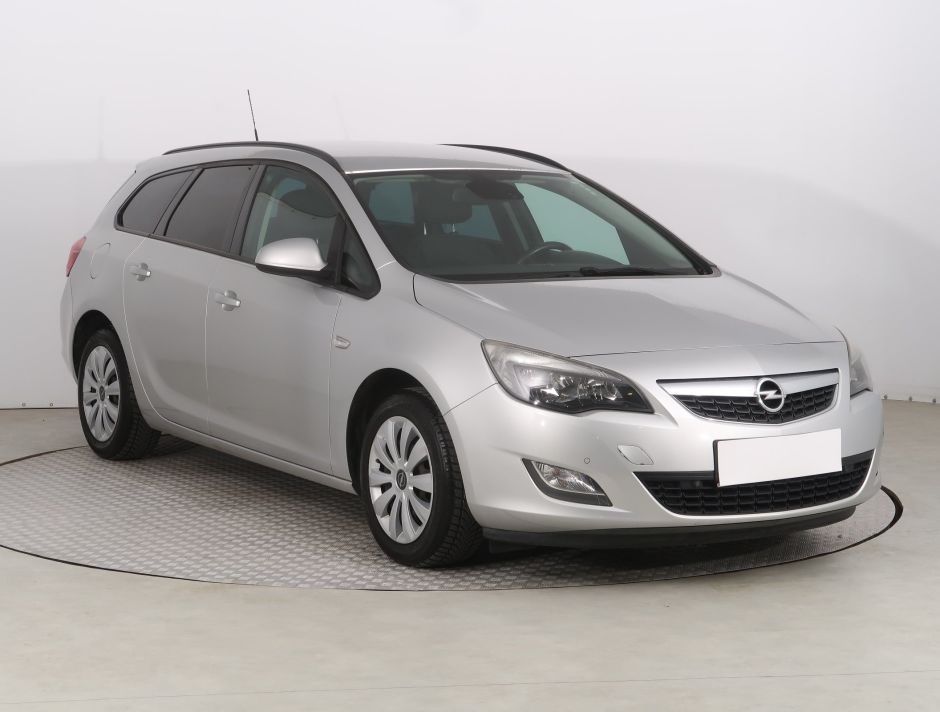 Opel Astra - 2011