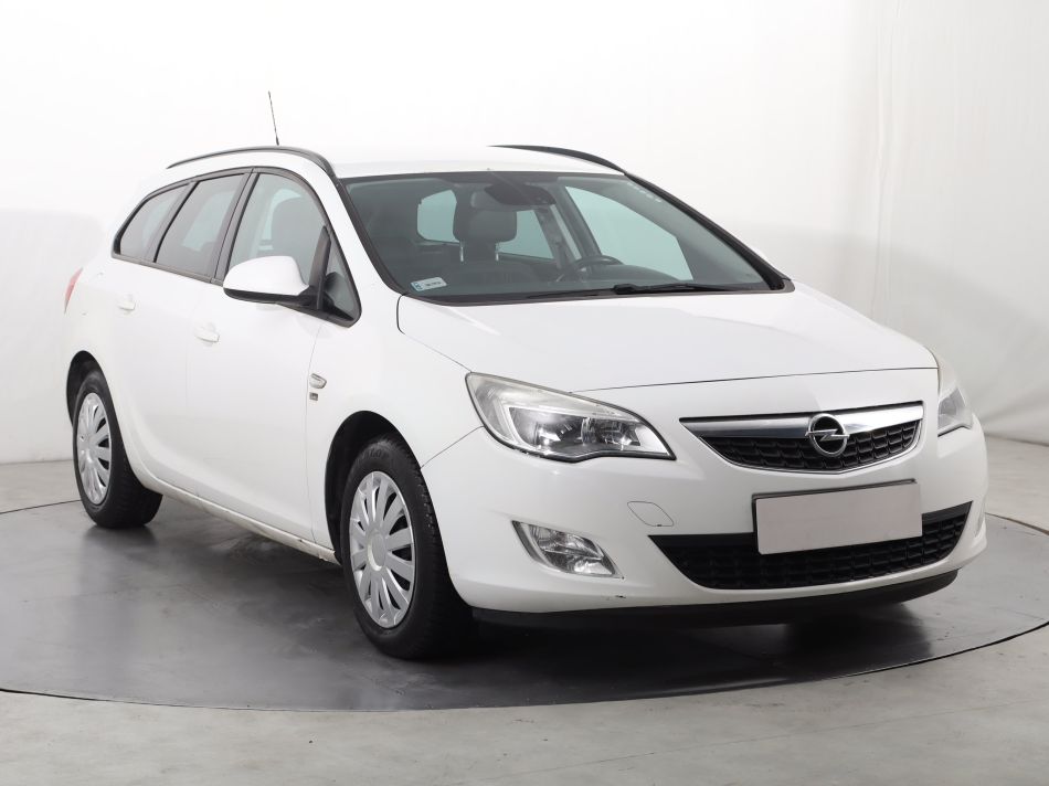 Opel Astra - 2012