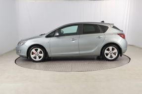 Opel Astra - 2011