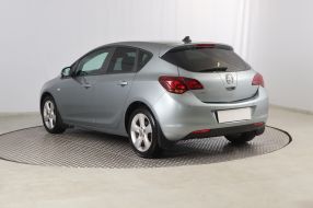 Opel Astra - 2011