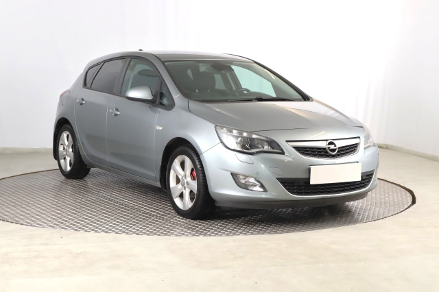 Opel Astra, 2011