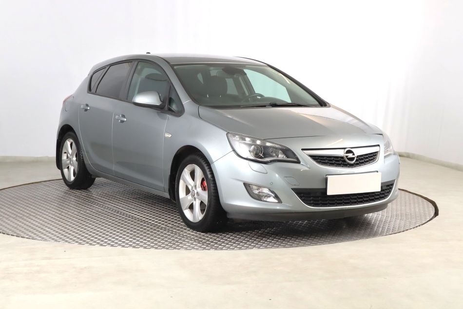 Opel Astra - 2011