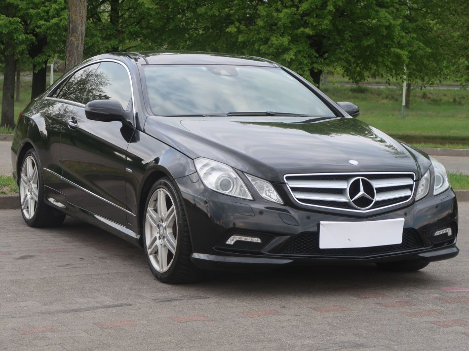 Mercedes-Benz E - 2009