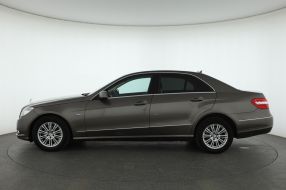 Mercedes-Benz E - 2009