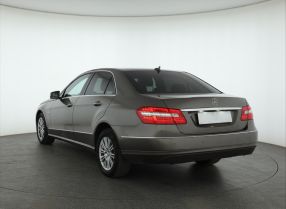 Mercedes-Benz E - 2009