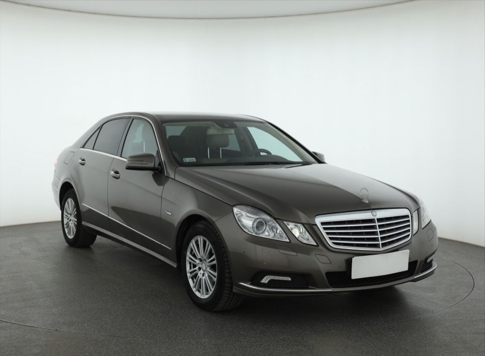 Mercedes-Benz E - 2009
