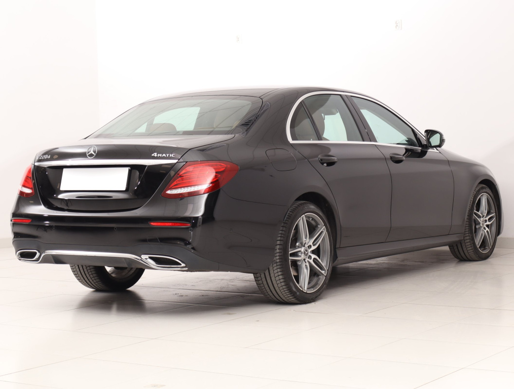 Mercedes-Benz E
