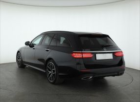 Mercedes-Benz E - 2020