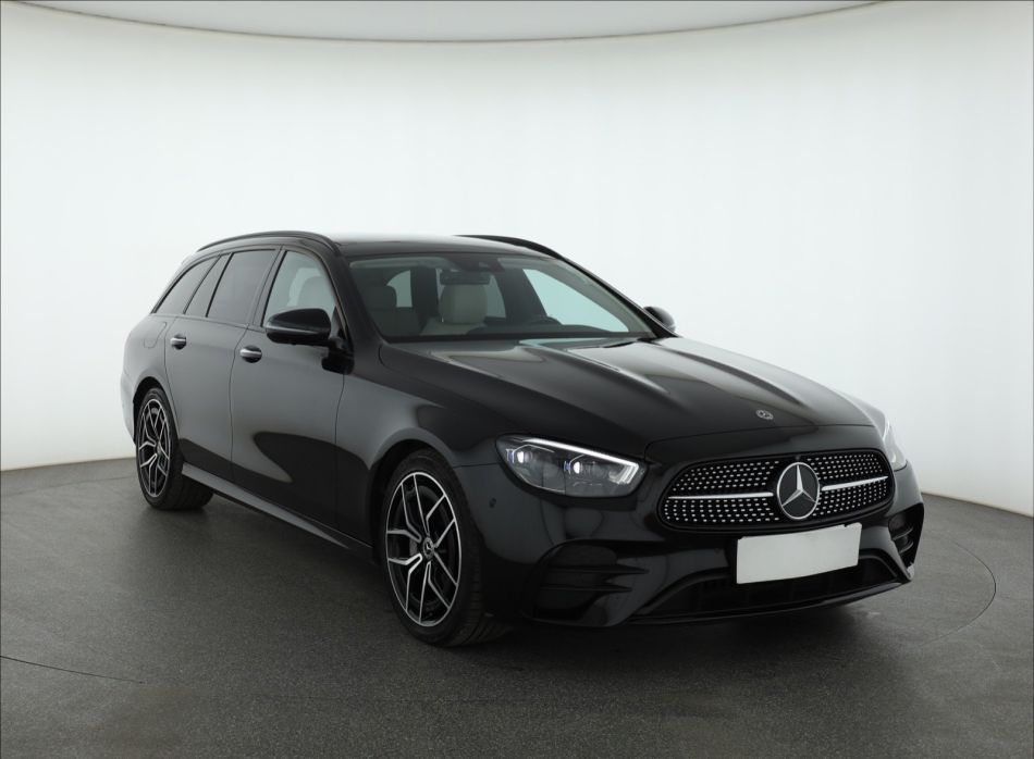 Mercedes-Benz E - 2020