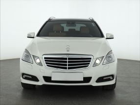 Mercedes-Benz E - 2010