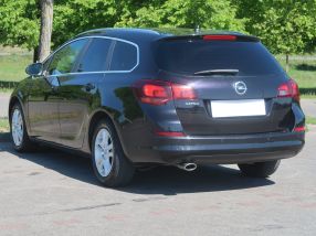 Opel Astra - 2011