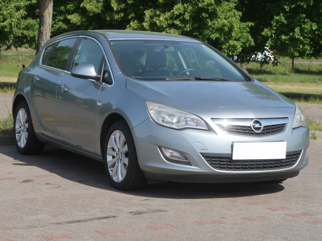 Opel Astra 2012