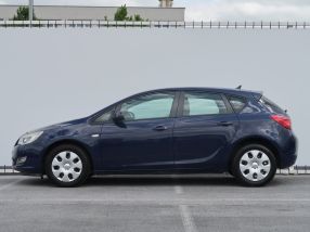 Opel Astra - 2012