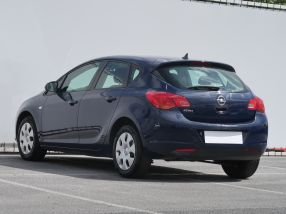 Opel Astra - 2012