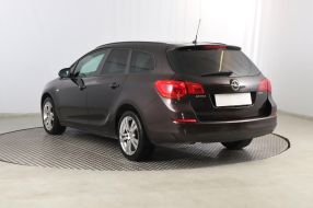 Opel Astra - 2012