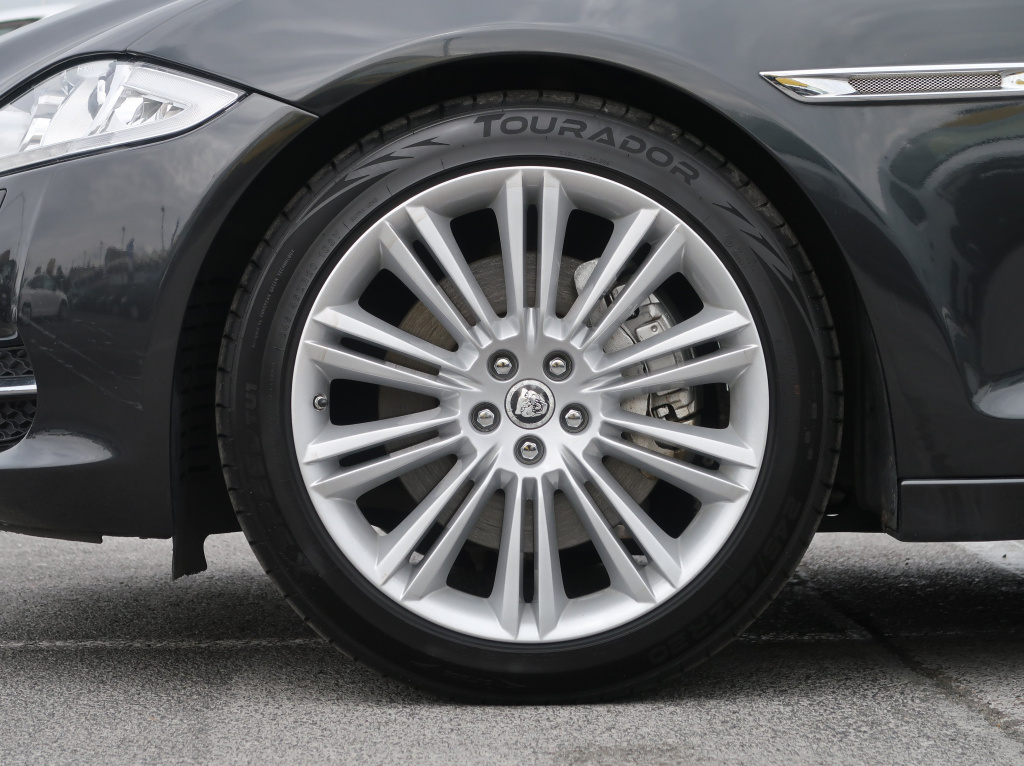 Jaguar XJ
