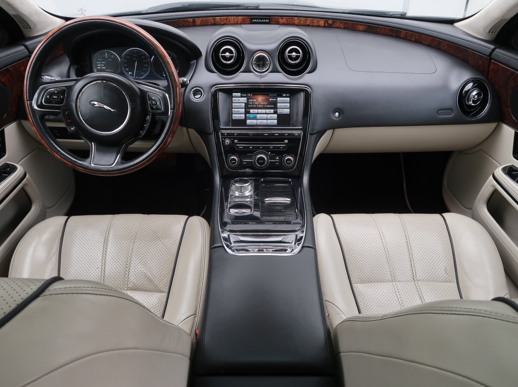 Jaguar XJ