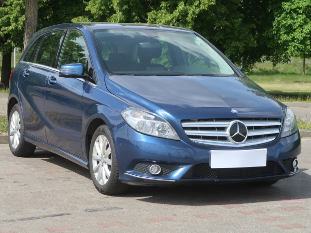 Mercedes-Benz B 180, 2012